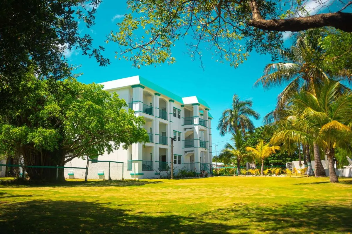 Image 2 of Best Western Grand Baymen Gardens