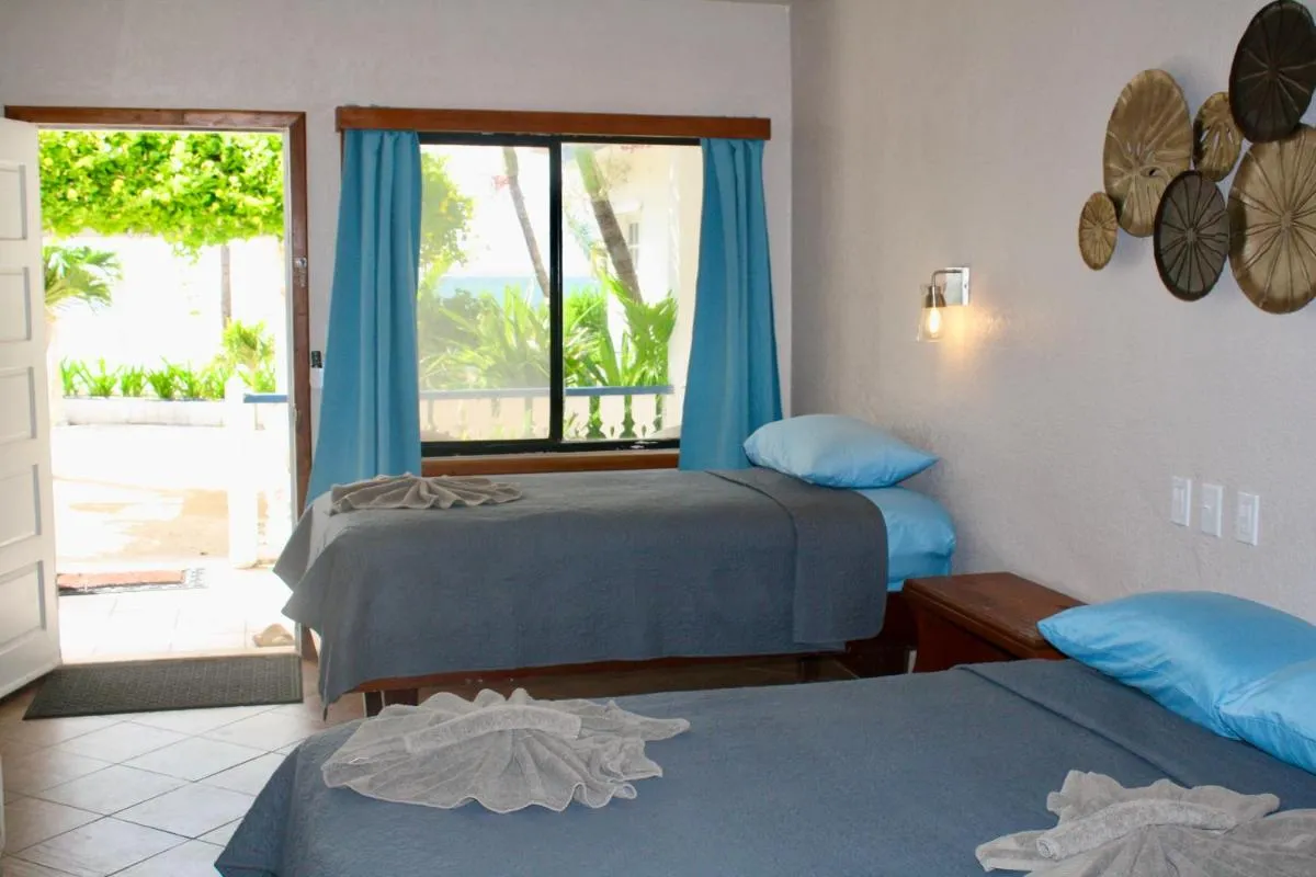 Image 1 of Holiday Hotel