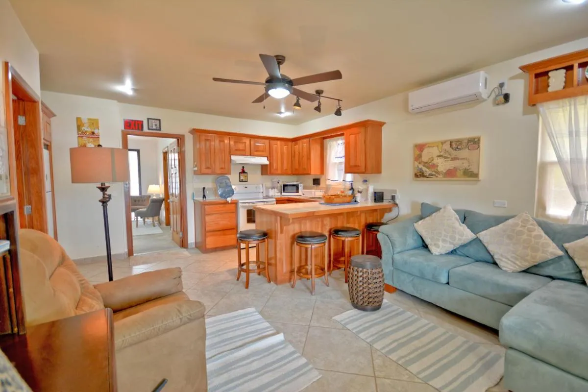 Image 3 of La Perla Azul Beach House with Pool and 4 seater cart