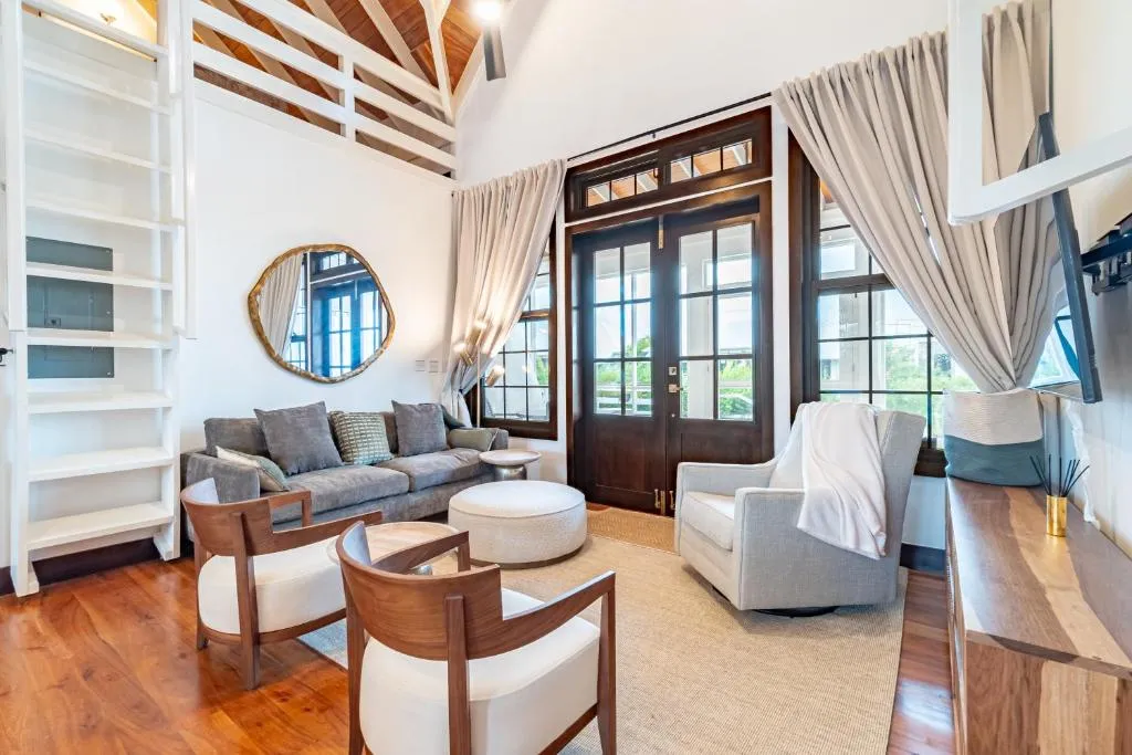 Image of Livengood Properties BZ+The PoolClub@Mahogany Bay!