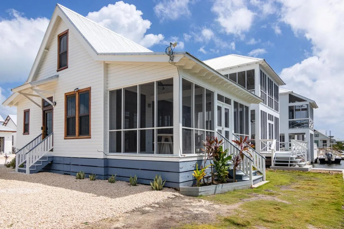Image 2 of Paradise Cottage 3 bedroom 4 beds, 1 Full Bath – Private